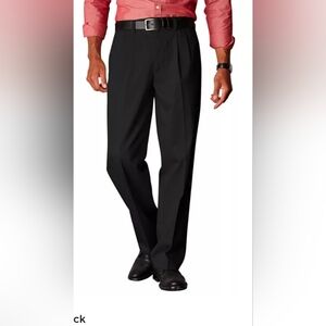 Men's Dockers® Signature Khaki D4 Relaxed-Fit Pleated Pants 36×32